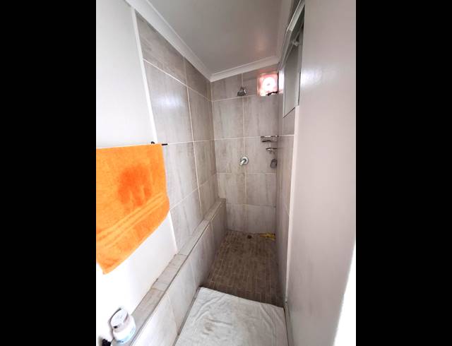 0.5 BEDROOM FREEHOLD TO LET IN MORNINGSIDE